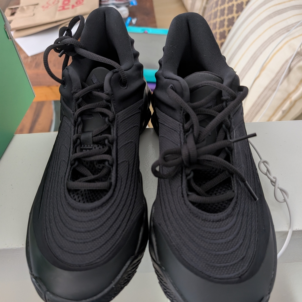 NWT Nike GIANNIs Immortality 4 Black Athletic Shoes with Cushioned Midsole